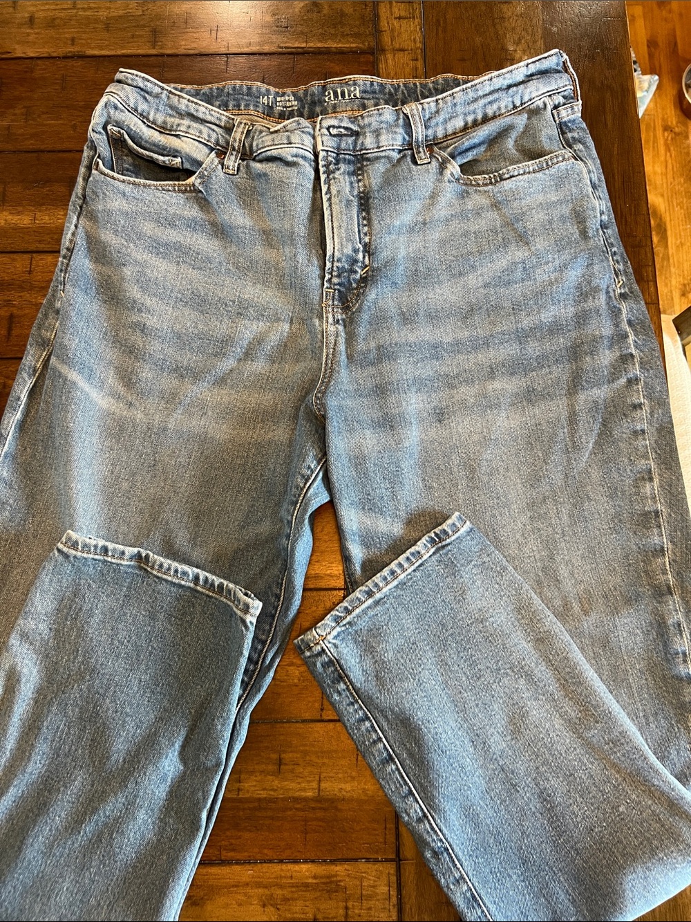 a.n.a women’s Light Blue boyfriend jeans